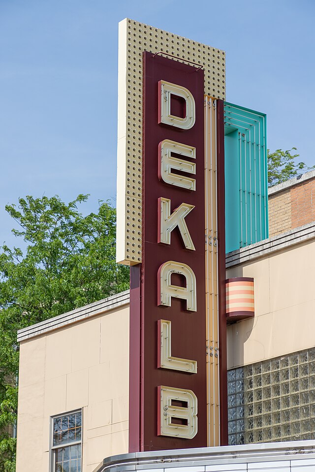 DeKalb_Theater_Illinois_Vertical_Sign_2022-6666